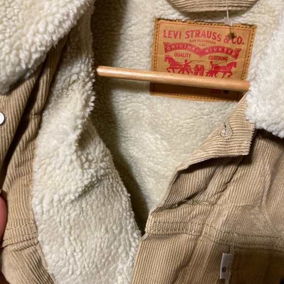 Levi’s corduroy sherpa trucker jacket - Picture 7 of 9